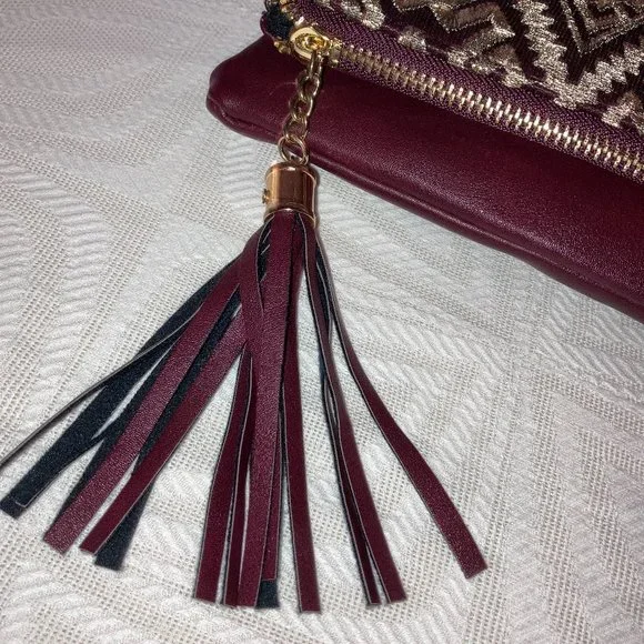 🔥HP🔥 AMETHYST CLUTCH BAG/  EMBROIDERED GEOMETRIC DETAIL & GOLD CHAIN STRAP - Picture 7 of 8